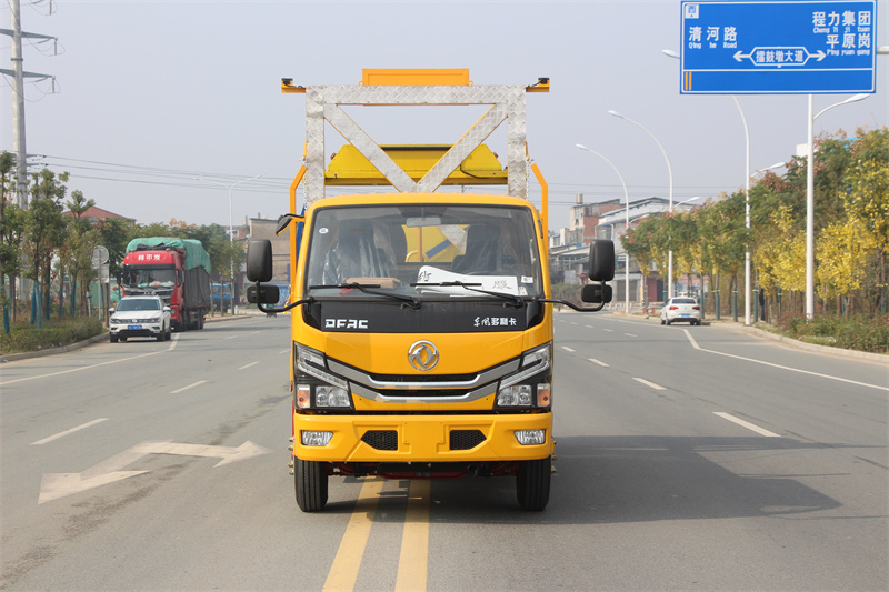 東風(fēng)小多利卡D6雙排座防撞緩沖車(chē)