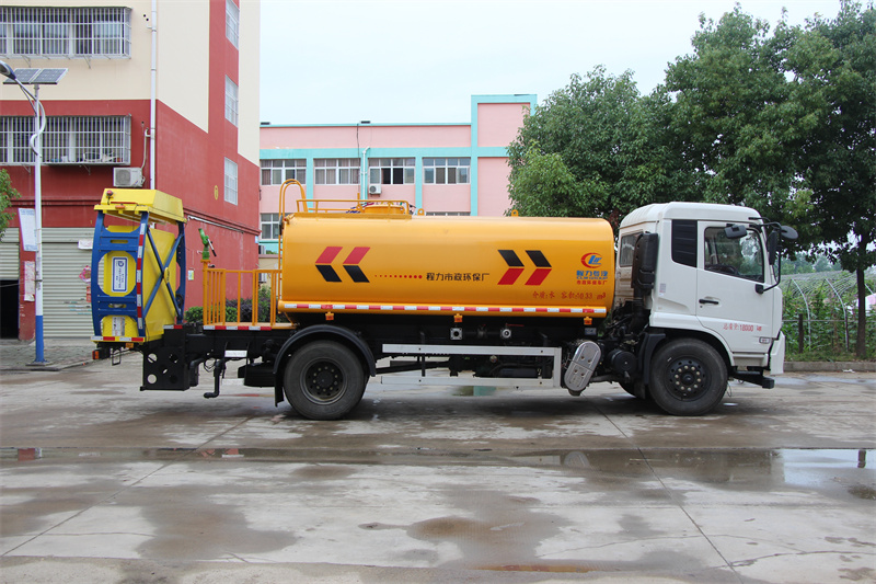 東風(fēng)D9灑水防撞車(chē)圖片及視頻