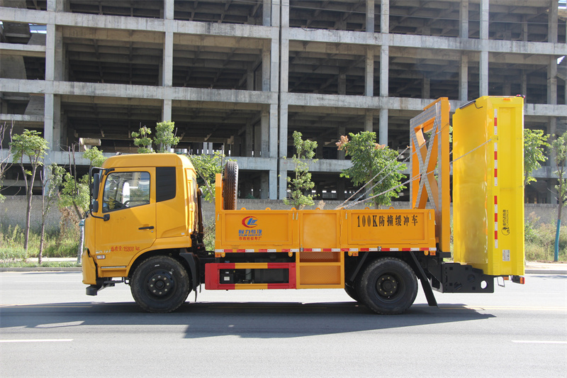 國(guó)六天錦3950軸距6.8米防撞車(chē)