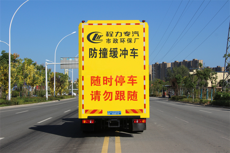 國(guó)六天錦3950軸距6.8米防撞車(chē)