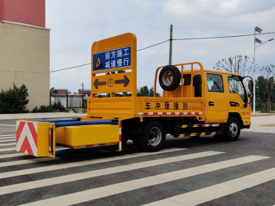 江淮康玲J3 防撞緩沖車(chē)