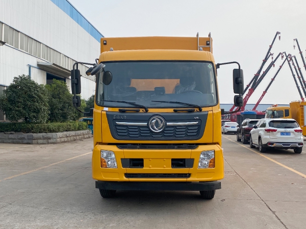 東風(fēng)天錦工程救險(xiǎn)車(chē)帶休息室